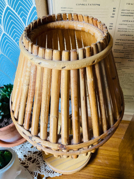 Lampe vintage à poser en rotin et bambou