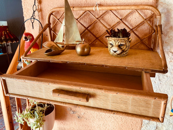 Etagère vintage en rotin et bois avec tiroir