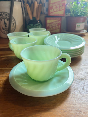 Service à café ou à thé de 11 pièces vintages en opaline de couleur vert mint ou jadéite - Made in France - Années 40/50