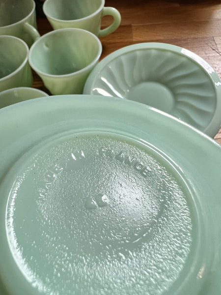 Service à café ou à thé de 11 pièces vintages en opaline de couleur vert mint ou jadéite - Made in France - Années 40/50