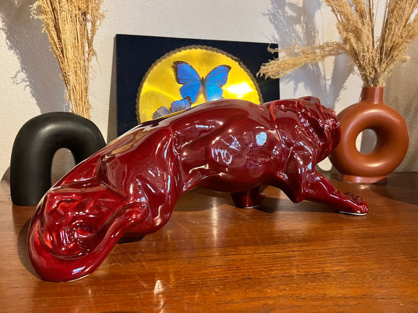 Belle statue Art Déco vintage Le Lion en céramique émaillée rouge bordeaux / grenat - Années 50