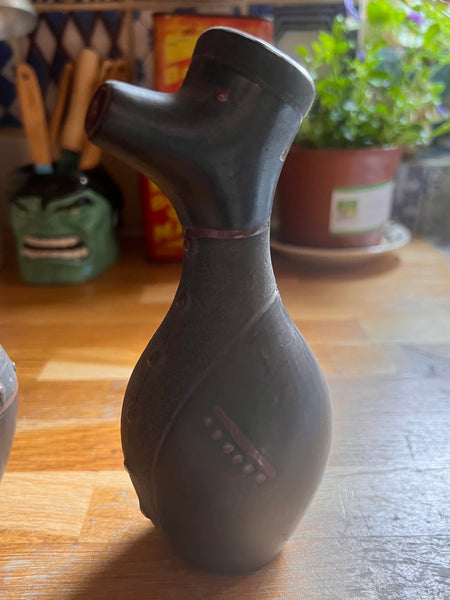 2 petites verseuses vintages Roi / Reine en terre cuite - Amérique du Sud