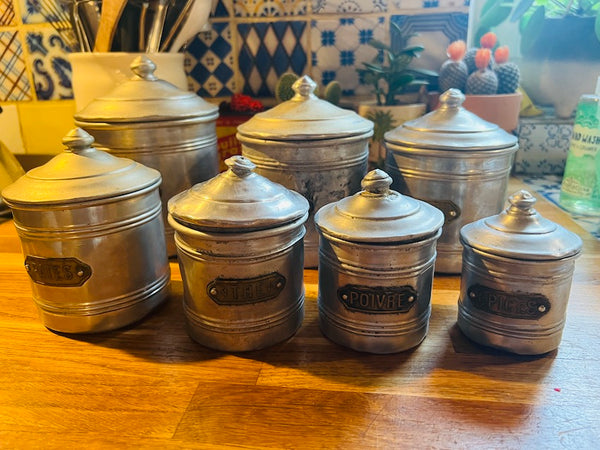 Pots à épices gigognes vintages en aluminium
