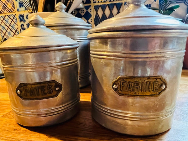 Pots à épices gigognes vintages en aluminium