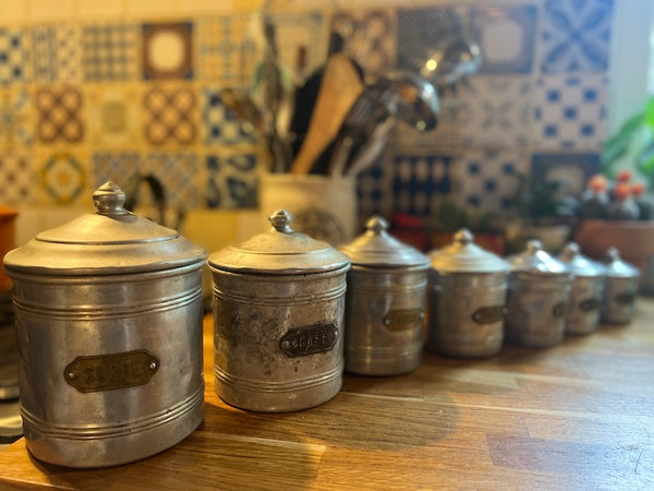 Pots à épices gigognes vintages en aluminium