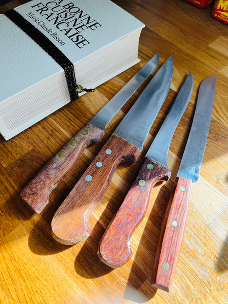 Bloc porte-couteaux de cuisine customisé à partir d'un livre de cuisine