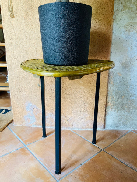 Guéridon / table d'appoint vintage en bois, métal et rotin doré