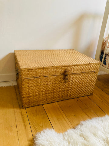 Malle vintage en bois et bambou avec poignées