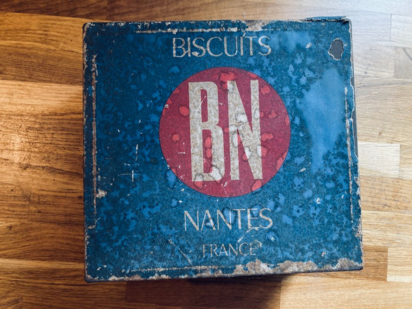 Boite en tôle vintage de boudoirs BN Nantes France - 50/60
