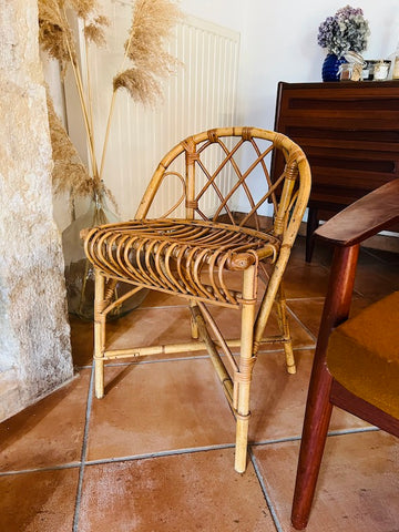Chaise haute vintage en rotin pour enfant