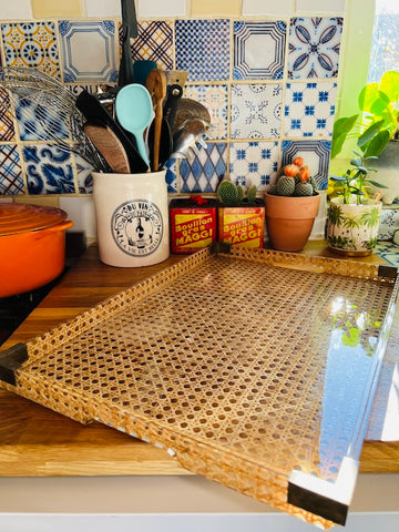 Plateau de service vintage Christian DIOR Home Collection en résine et cannage de rotin - Années 70
