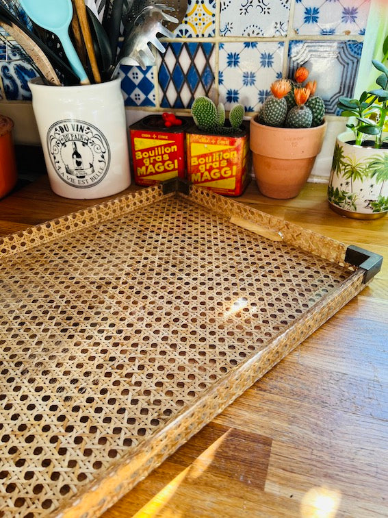 Plateau de Service Mid-Century en Acrylique, Rotin et Laiton, Italie, 1970 en vente sur