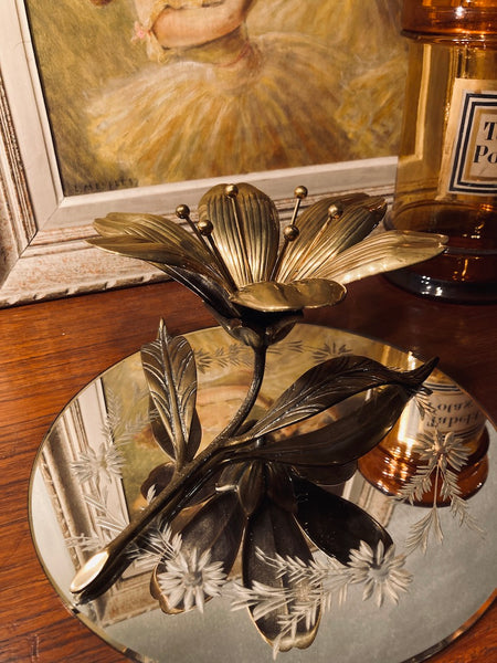 Cendrier fleur de lotus vintage en laiton aux pétales et pistils amovibles