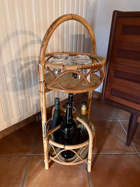 Desserte porte-bouteilles vintage en rotin avec son décapsuleur Cinzano