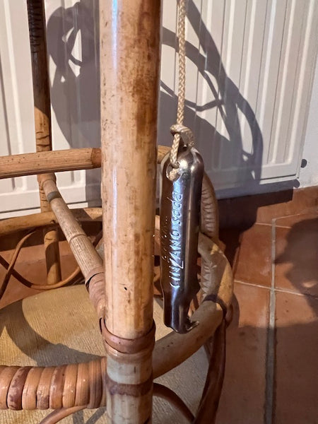 Desserte porte-bouteilles vintage en rotin avec son décapsuleur Cinzano