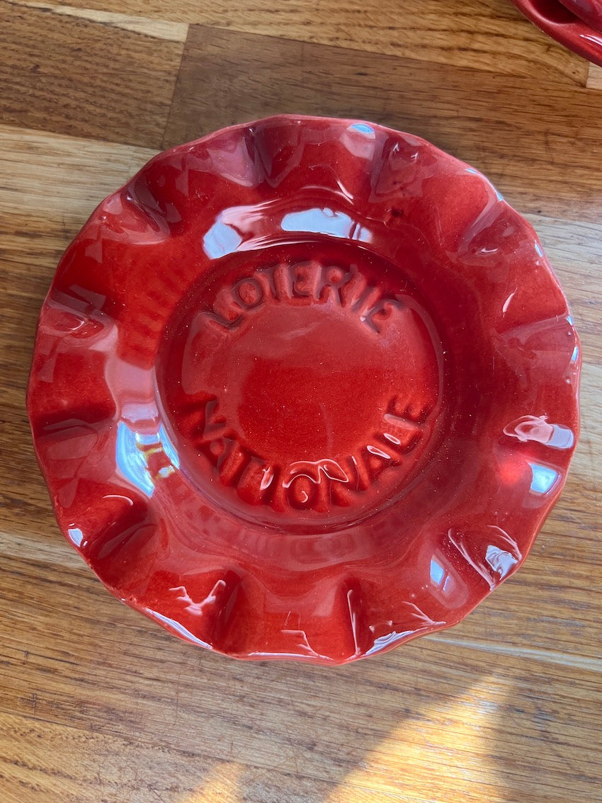 Emballage en plastique rouge vierge pour rouge à lèvres et crème de