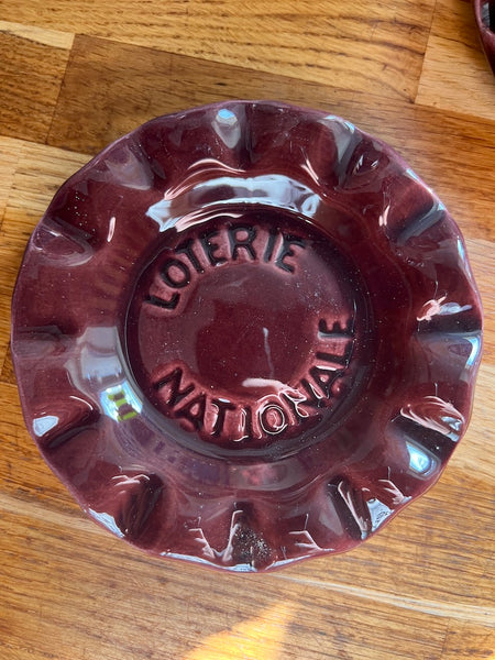 Cendrier / vide-poche publicitaire vintage Loterie Nationale en faïence aubergine de Saint Clément