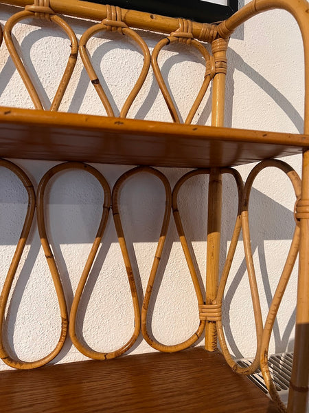 Etagère vintage en rotin et bois