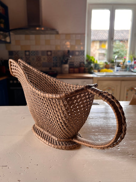 Panier / porte-bouteille vintage en osier tressé