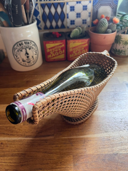 Panier / porte-bouteille vintage en osier tressé
