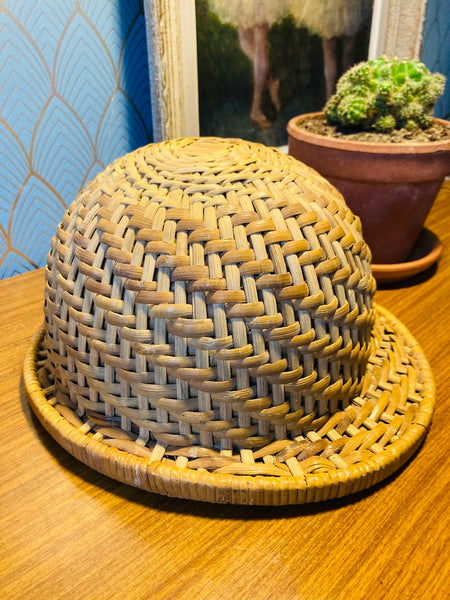 Chapeau / casque colonial en rotin et osier