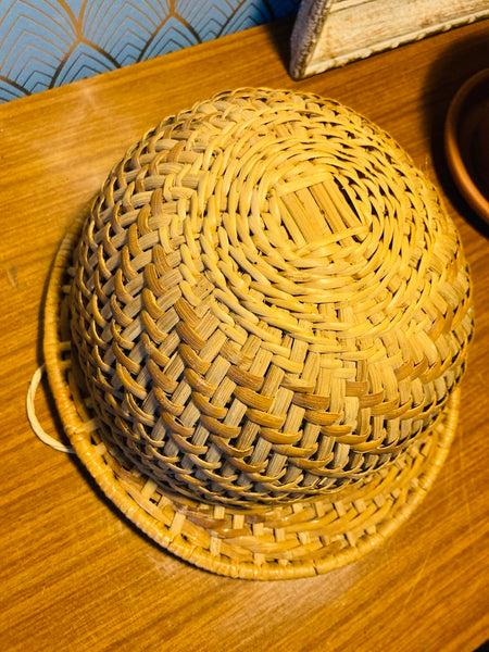 Chapeau / casque colonial en rotin et osier