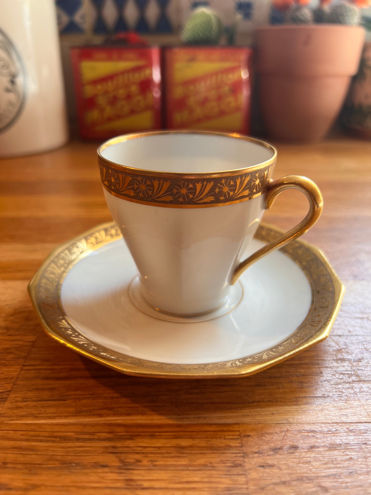 Elégantes tasse et sous-tasse anciennes Céramique Limousine dorées à l'or fin - Limoges France - Années 50