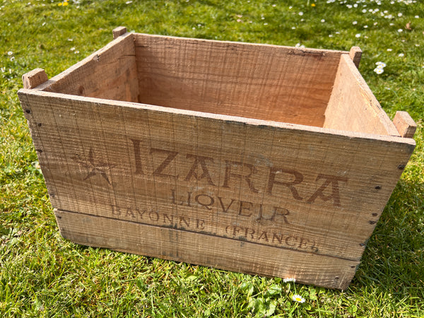 Rare caisse vintage en bois Izarra Liqueur Bayonne (France) - Années 50/60