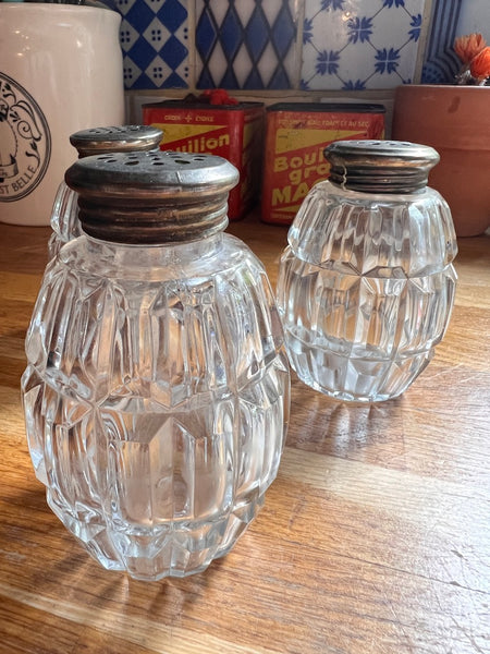 Salière / poivrière "grenade" vintage en verre et métal - 3 Suisses
