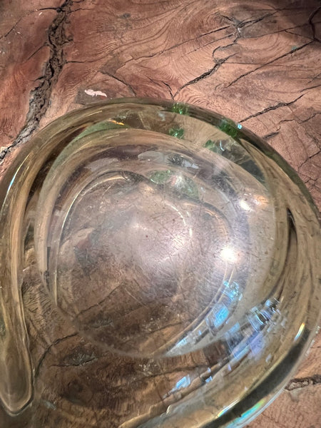 Cendrier / vide poche en cristal Ouraline soufflé en forme de coeur.