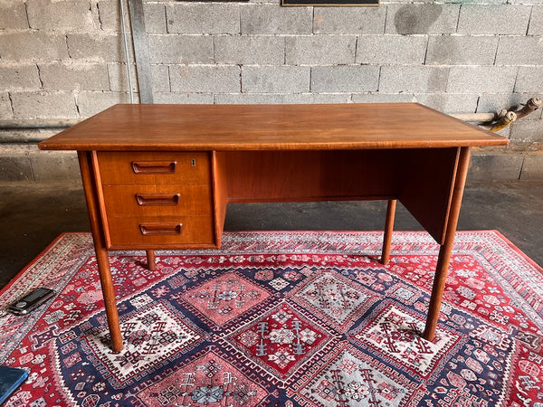 Le Sélectionneur - Brocante - Bureau scandinave en teck danois par Gunnar Nielsen Tibergaard - Années 1960