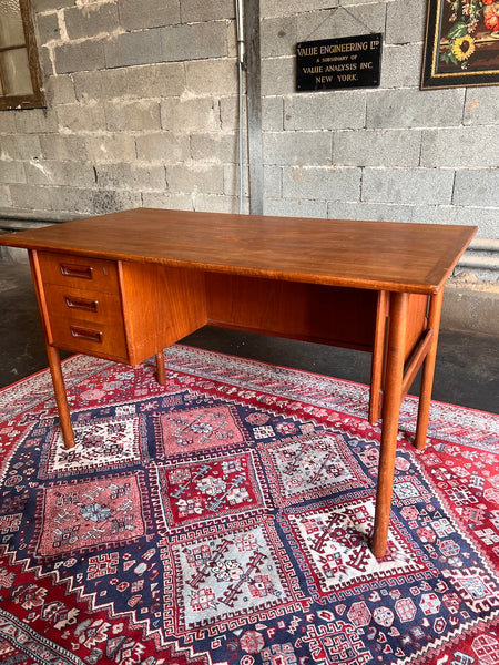 Le Sélectionneur - Brocante - Bureau scandinave en teck danois par Gunnar Nielsen Tibergaard - Années 1960