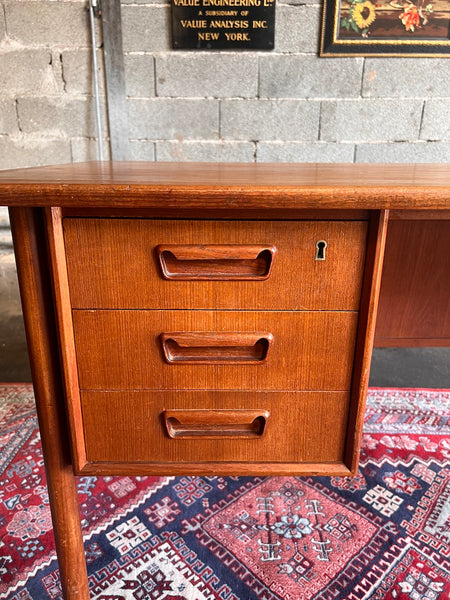 Le Sélectionneur - Brocante - Bureau scandinave en teck danois par Gunnar Nielsen Tibergaard - Années 1960