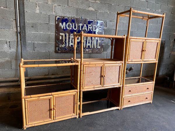 Grande bibliothèque / étagère en rotin en 3 modules et plateaux verre fumé - années 70