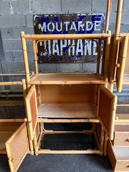 Grande bibliothèque / étagère en rotin en 3 modules et plateaux verre fumé - années 70