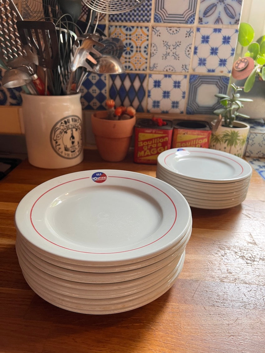 Assiette plate vintage Les Routiers Pyroblan en Porcelaine - France - Années 70