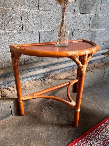 Console vintage demi-lune en rotin