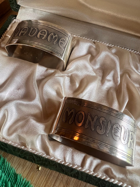 Ensemble des 2 ronds de serviette vintages Madame et Monsieur plaqués argent
