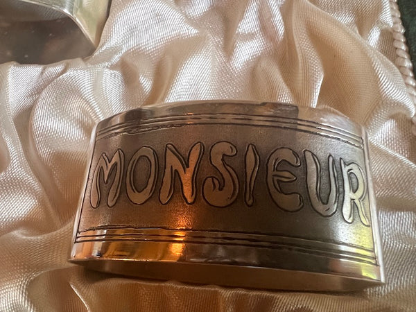 Ensemble des 2 ronds de serviette vintages Madame et Monsieur plaqués argent