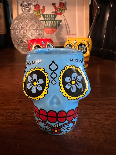 3 petits verres à shooter en céramique en forme de crâne mexicain