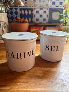 2 pots de cuisine vintages en céramique Farine et Sel - Faïencerie de Charolles
