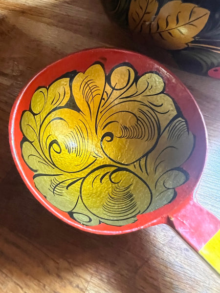 Set de vaisselle russe vintage Khokholma en bois peint à la main - 9 pièces