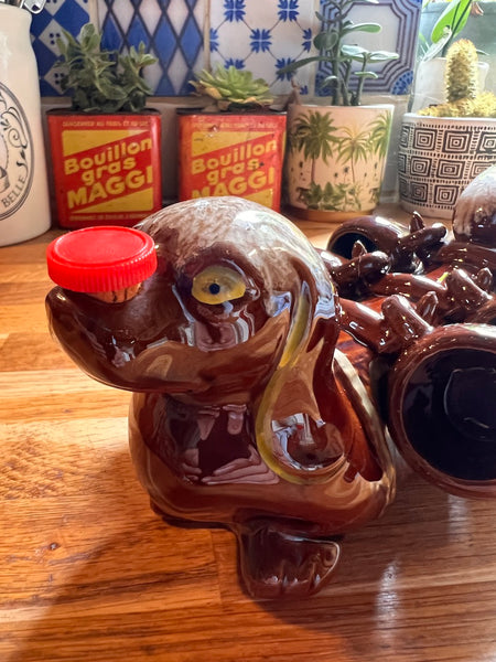 Bouteille vintage en céramique en forme de teckel avec ses verres - Japan