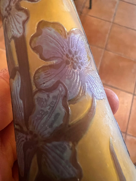 Petit vase vintage en verre soufflé à la bouche et gravé à l'acide Gallé Tip 20cm