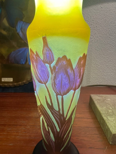 Petit vase vintage en verre soufflé à la bouche et gravé à l'acide Gallé Tip 17,5cm