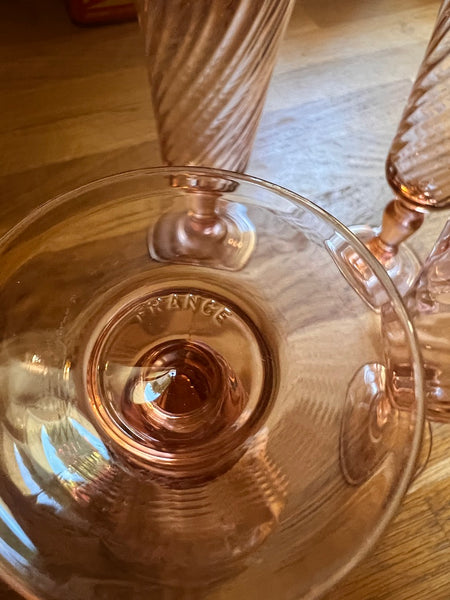 4 flûtes à champagne vintages Luminarc Rosaline en verre rose torsadé