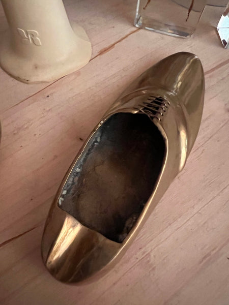 Cendrier vintage en laiton en forme de chaussure