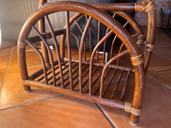 Porte-revue vintage en rotin