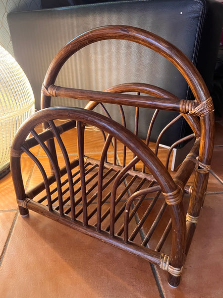 Porte-revue vintage en rotin