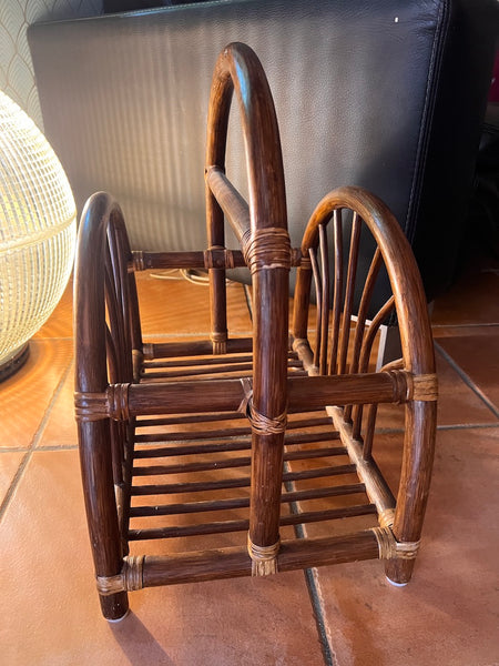 Porte-revue vintage en rotin